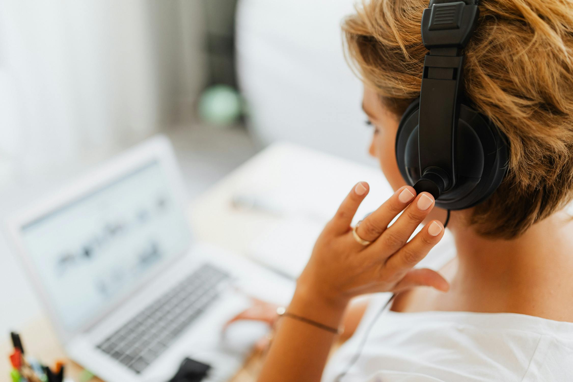 representing a screen transcription audio