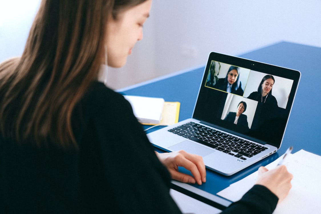 Por qué convertir las grabaciones de Zoom: Mejorar la accesibilidad y la colaboración