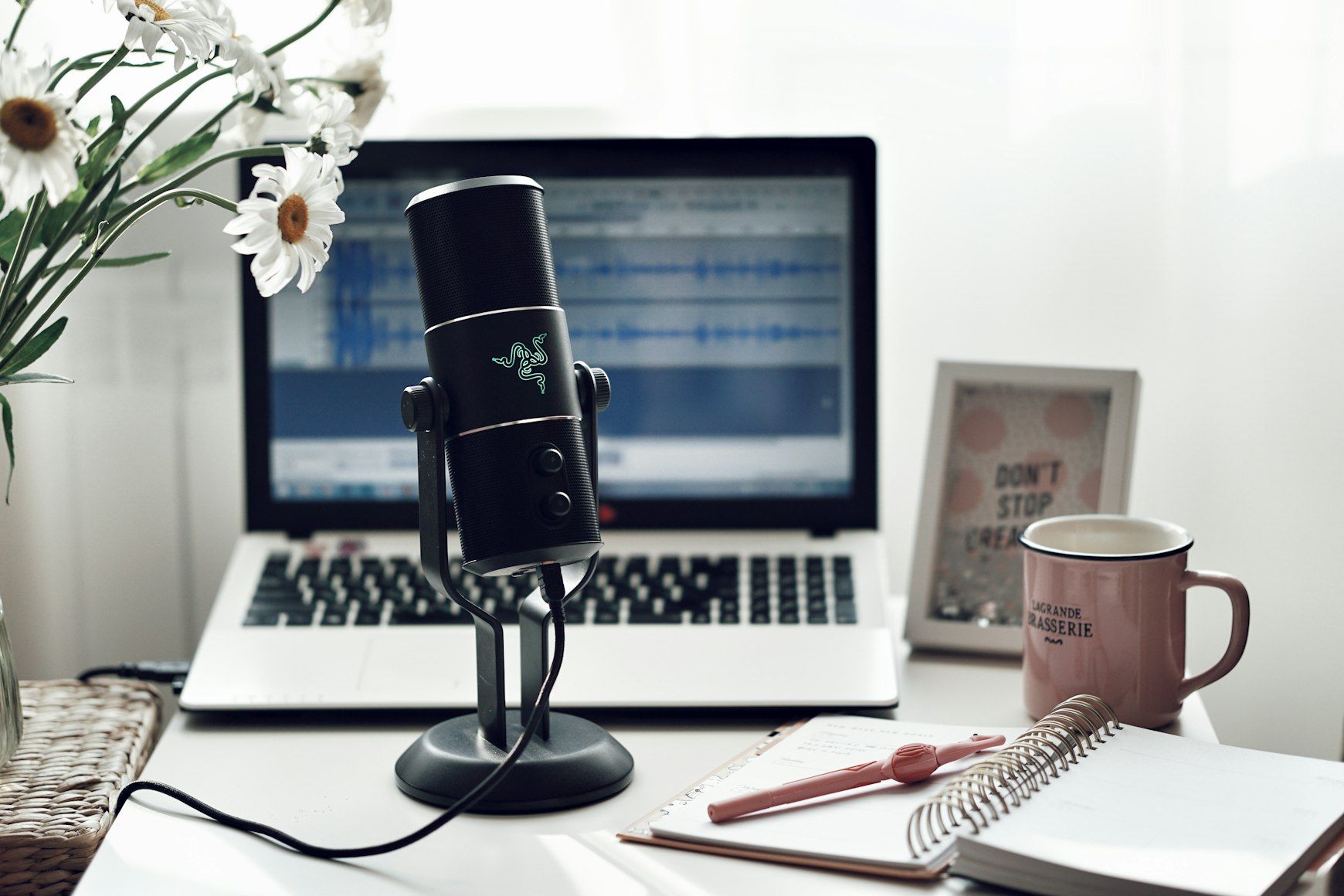 audio to text transcription: microphone, laptop and office items