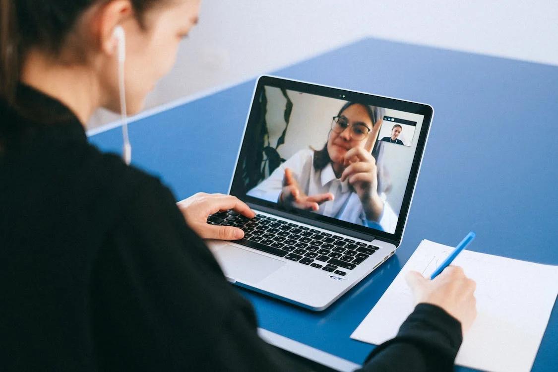With Which Application Can You Transcribe a Live Zoom Webinar?